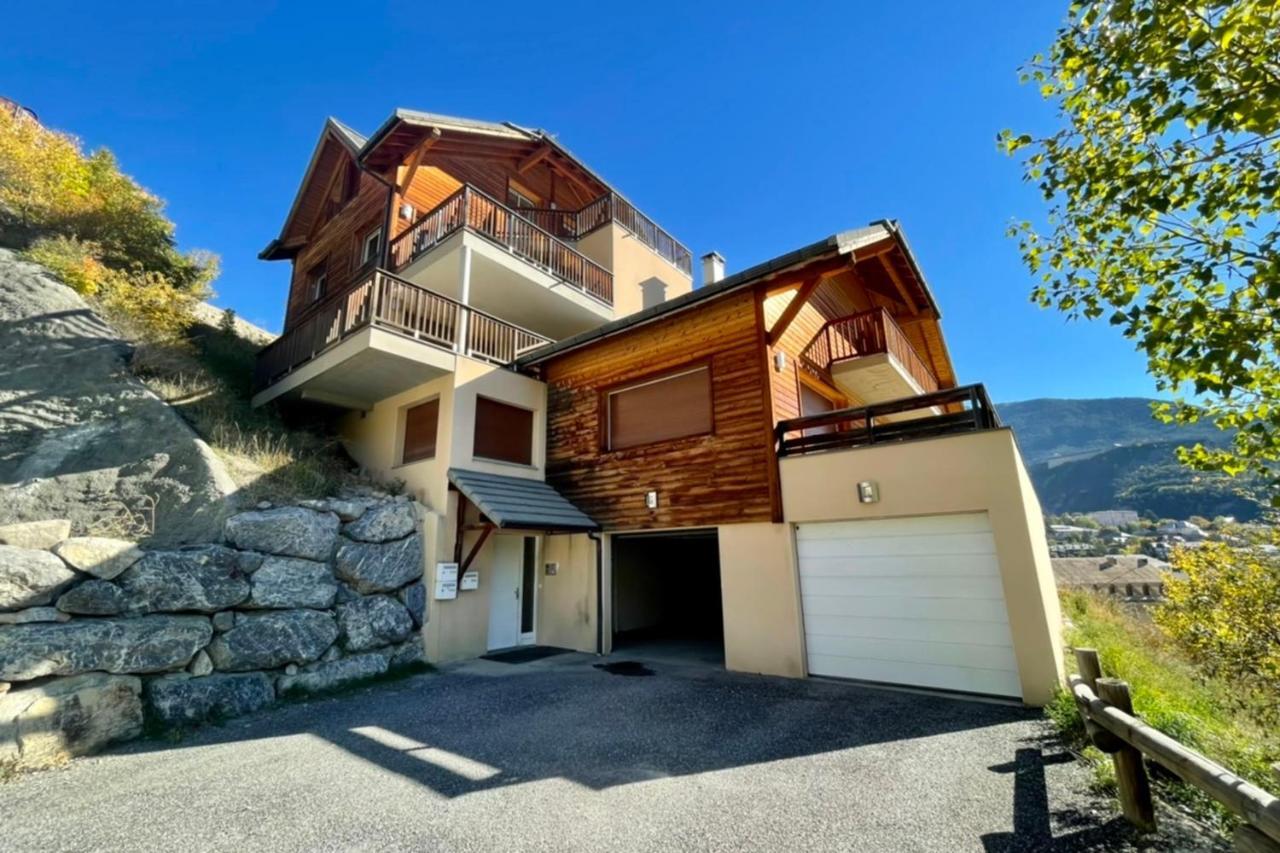 Large Chalet With Terrace And View In Briancon Lägenhet Exteriör bild